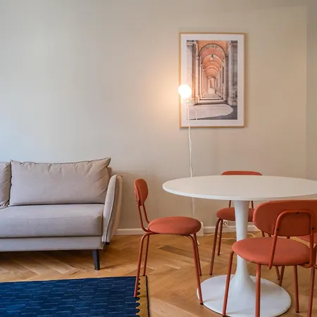 Spacious 2 Bedrooms Middle Of The *
