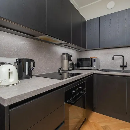 Spacious 2 Bedrooms Middle Of The هلسنكي